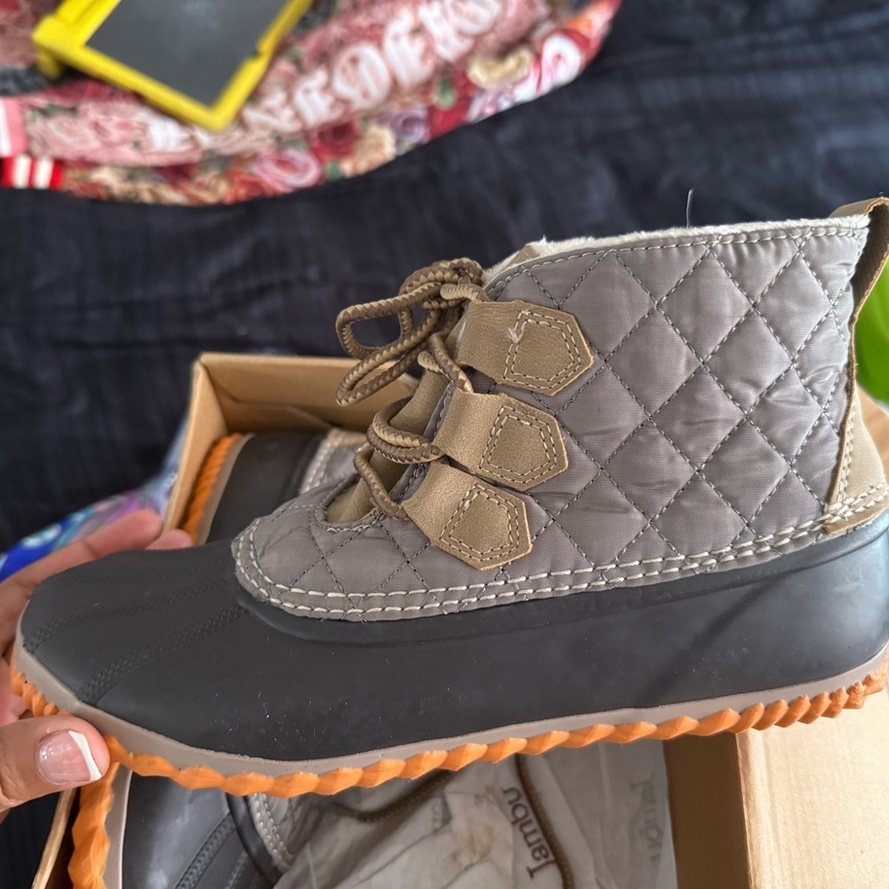 JBU by Jambu “Nala” Taupe Nylon/Coral Quilted Boots – Size 9M